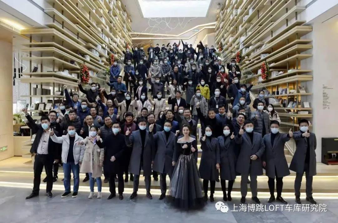 龙潭全国一百多人在华侨城汉口道6号参观研讨LOFT专利车库技术！